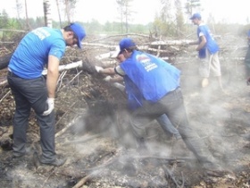 Поддельное фото трудяг из воронезского "ЕдРа". Фото с сайта www.i065.radikal.ru