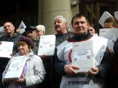 Подписи в защиту Хопра. Фото: Константин Рубахин, Каспаров.Ru