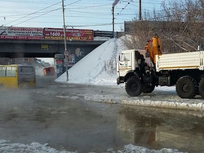 Прорыв трубы в Екатеринбурге. Фото: 66.mchs.gov.ru