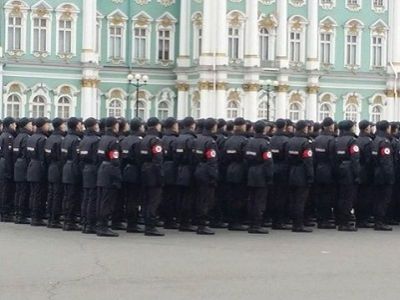 Репетиция парада ко Дню Победы, Дворцовая пл., СПб., апр. 2016. Фото Фото - Ксении Шилиной, источник - www.facebook.com/artem.langenburg