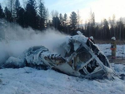 Разбившийся вертолет Robinson R-66. Фото: ksonline.ru