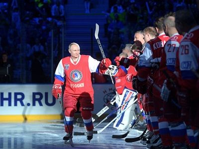 В.Путин на матче Ночной хоккейной лиги, 10.5.17. Источник - kremlin.ru