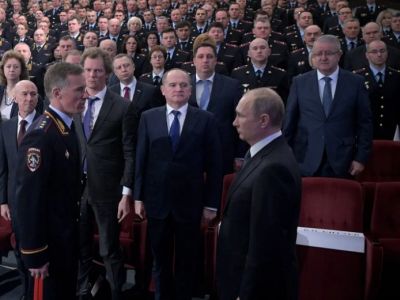 В.Путин перед заседжанием расширенной коллегии МВД, 28.2.18. Источник - kremlin.ru