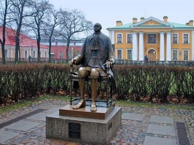 Памятник Петру I в Петропавловской крепости (скульптор - М.Шемякин). Фото: rutraveller.ru