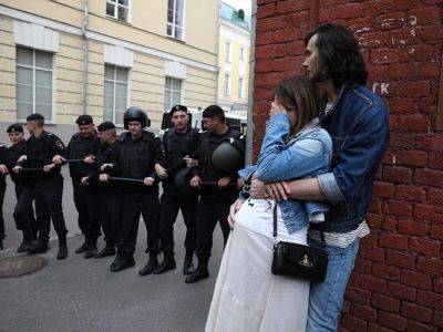 Росгвардия у Мосизбиркома, 14.7.19. Фото: Евгений Разумный, "Ведомости"