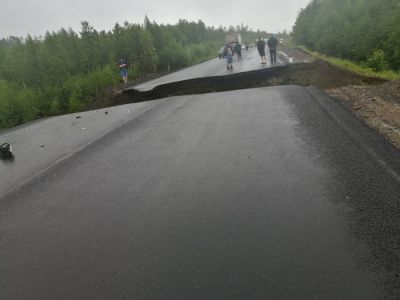 Размыв дорожного полотна на федеральной трассе "Амур". Фото: amur.info