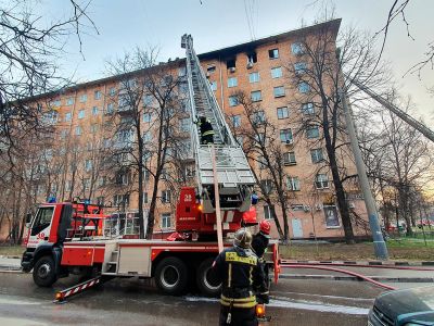 Последствия пожара в многоквартирном доме на Ленинском проспекте в Москве. Фото: Денис Воронин / АГН "Москва"