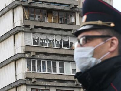 Полицейский во время патрулирования улиц Москвы в период самоизоляции жителей. Фото: Григорий Сысоев / РИА Новости