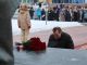 Возложение цветов. Фото: Сергей Горчаков. Каспаров.Ru