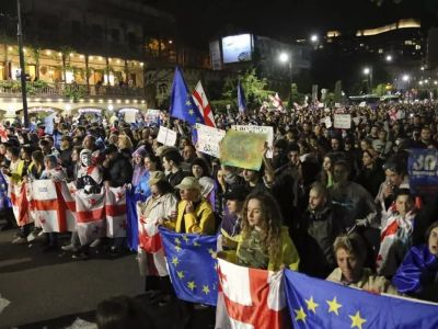 Акция протеста в Тбилиси. Фото: Zurab Tsertsvadze / AP